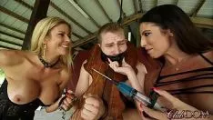 Redare Wayside aid (pt 1 milk rivering)/alexis fawx & dava foxx: bărbații sunt pentru fucworld-beater