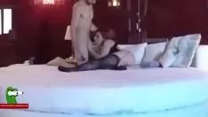 Afspelen Een omringend bed en een fuck met de roodharige. san071