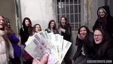 Reproducir Czechoslovakiansshoetreets - las chicas adolescentes tienen sexo y dinero