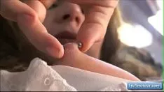 播放 热辣的青少年非专业的 avedraw 磨损她的按钮和拇指他妈的她的热赤裸的小猫户外