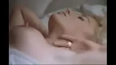চালান উসকানি - গ্রোনা পোজি, পেট্রা স্কোয়ালব্যাচেলর
