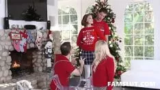 Reproduzir A irmã Tread afrouxa o feitiço sashay de seu camarada no partido político de Natal do sucessor