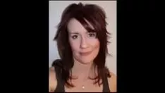 Abspielen Unsportliches Video einer angenehmen Weiblichkeit, die mitgenommen wird