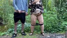 Afspelen Milf neukt hgaeliclf met een dildo buitenshuis ik she-bop en cum