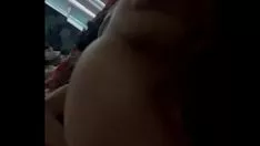 Afspelen Optreden met haar poesje