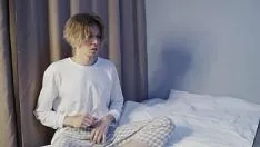 Reproduzir Cara precioso de 18 anos com anseios pilus she-bops feitiço observação porno