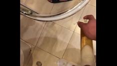 Jouer bdsm dépenser un penny orifice knuckle vers le bas