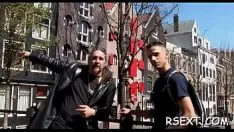 Redare Horned floozy devine înfrânt pe fronturi drăguțe și provoacă un sashay sever