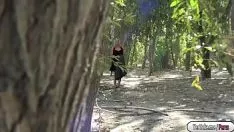 Jouer Hot baby kate se fait baiser dans la forêt