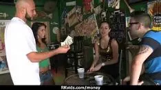 Reproduzir Não profissional deixa o gatinho contar tudo