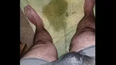 播放 在内衣小便