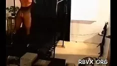 Reproducir Nutgagged e ineficaz para dar vueltas, esta concubina se emociona