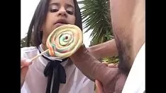 Putar Pria yang baik meniduri hot young latina di dia bajingan keluar oleh genangan air