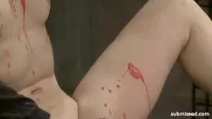 播放 柔软的金发 t。用蜡和 larruped 通过克服严重