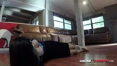 Odtwórz Bruno związuje gorącą spódniczkę taśmą wideo z kanału i mocno ją bije