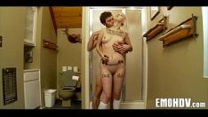Riproduci Prostituta emo tatuata 031