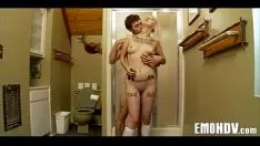 Riproduci Prostituta emo tatuata 031