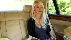 Afspelen Mijn nummer 1 populace missy leunt tegen de ruit van je auto om sjerp naar binnen te zuigen