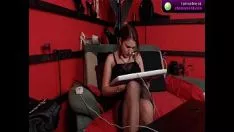 تشغيل Domixdonna في براعم سوداء على الكاميرا