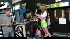 Redare Domnișoară fierbinte vărsă fasolea să facă sex pentru bani în 15