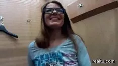 Reproducir La chica checoslovaca magnética es invitada al paseo marítimo y cabalga en pov