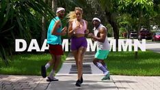 Odtwórz Bangbros - biegająca mamuśka Stephanie Love przyciąga uwagę Brickzilli i Dwayne'a Foxxx