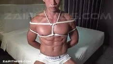 再生 セクシーなアジアの筋肉モデルがエロティックな誘惑マッサージで乳首をいじられたり、屈曲したり、胸筋や腹筋に集中したりします！