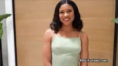 Afspelen Lichte huidskleurige ebony tiener berijdt lul tijdens casting