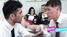 Redare Surori vitrege adolescente își lasă chiloții pentru noi