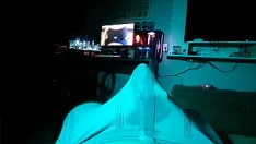 Reproducir Usando 3 vibradores al mismo tiempo para correrme a través de mi ropa interior.