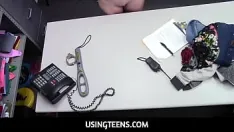 Jouer Usingteens - la blonde humide et perverse madison haze s'est agenouillée et a payé son crime