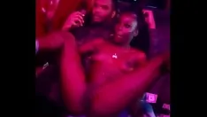 Abspielen Im club onyx (stripclub) mit einem abend mit coolen leuten