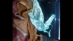 Oynat evli kadın sutyen külot ile masturbatinkle