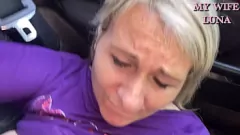 Jouer Un mari à grosse bite baise le cul parfait de sa femme blonde en plein air avant de faire du shopping