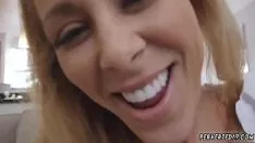 Oynat Toughie milf cherie ısırgan otu benim treademboss oğlu tarafından doymuş