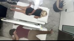 Abspielen Auf Band gefangen: Latina Housewife's riesiger Arsch wurde während der Massagessitzung des Paares gefickt