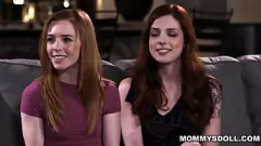 Redare Stepsisters Scarlett Mae și Madi Collins prezintă căldura cu mama vitregă Lauren Phillips într -un triplu lesbian raunchy