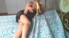 Jouer Petite Teenie Skinny Skinny Jennifer's Wild Banana Blowjob