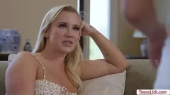 Reproducir Bailey Brooke y Kiara Cole's Lesbian College Romp: grandes tetas, lamidas de culo y coño comiendo