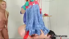 تشغيل قدم Nympho مفلس إلى جنون الشرج BDSM في اللجوء غير الطبيعي