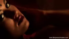 Reproducir Experimente el encanto sensual de una bailarina desi en una erótica velada india