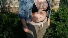 Riproduci La popolazione esterna a digiuno fa sesso senza sella con un grosso mari biondo opaco che finisce con una scrematura offpie!