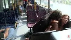 Reproducir Restrict euro slattern follada públicamente en el autobús