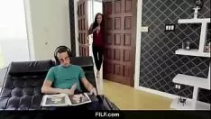 চালান মা ছেলেকে নির্দেশ দিচ্ছেন কিভাবে সেক্স-treadmompornx.com করতে হয়
