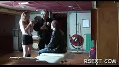 Redare Persoana iubită subțire este supusă unor lovituri severe